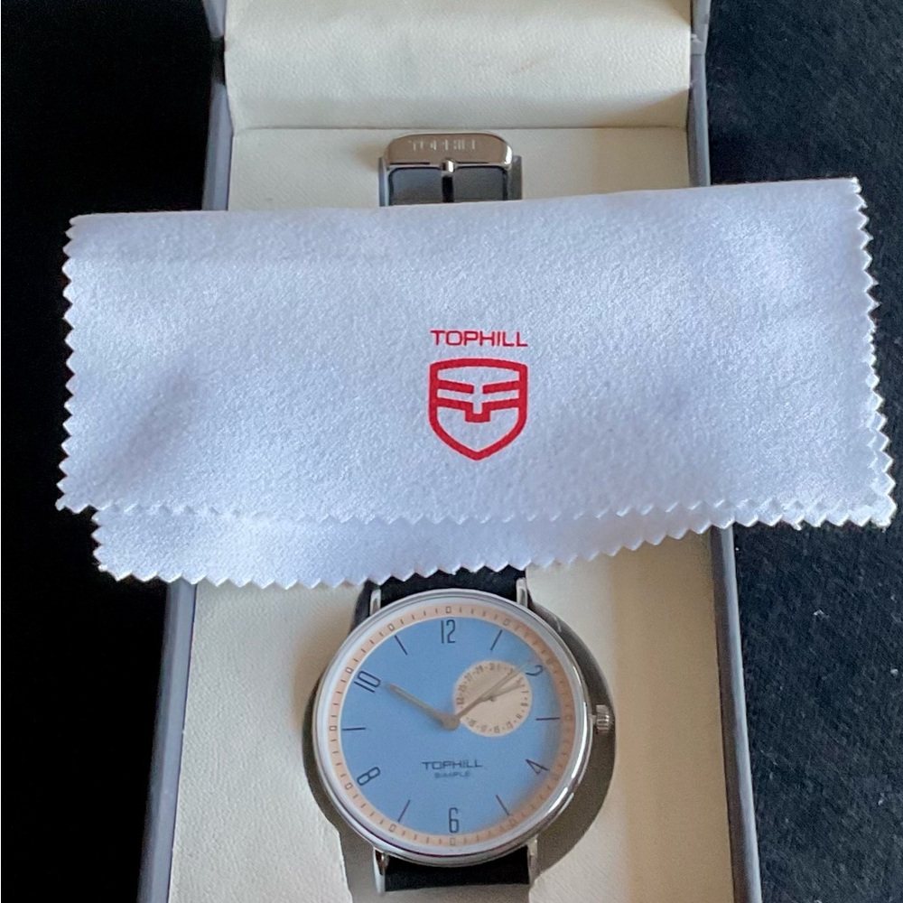 NIB Beautiful Blue Tophill 38mm Quartz Bauhaus Designed Date Watch